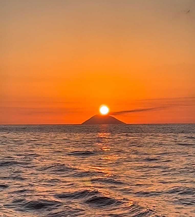 Live an Unforgettable Moment on a Boat in Tropea at Sunset