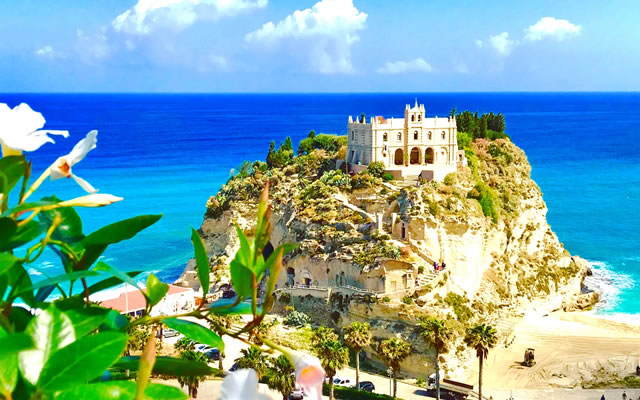 Santa Maria dell'Isola, Tropea