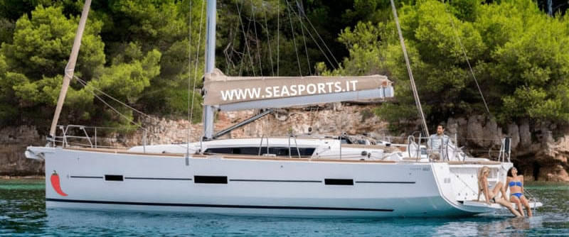 Tour in barca a vela a Tropea – una giornata sulla Costa degli Dei