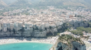 City tour di Tropea borgo antico - alla scoperta delle antiche abitazioni e dei vivaci vicoli di Tropea - delle botteghe artigiane. n.2 di cosa fare durante la tua vacanza a Tropea